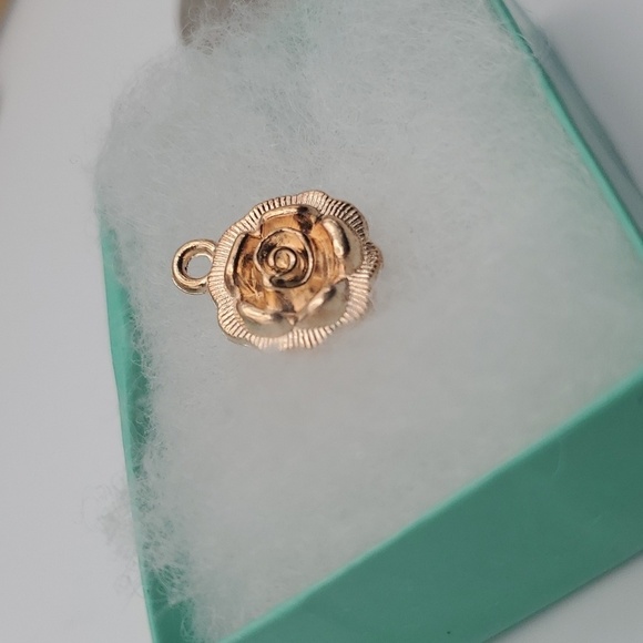 Rose charm - Picture 2 of 2